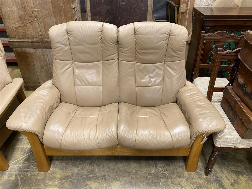 A pair of Norwegian Ekornes Stressless reclining two-seat settees with leather upholstery, length 150cm, depth 78cm, height 104cm